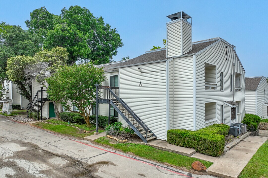 Copper Run Condominiums in Dallas, TX - Foto de edificio