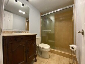 305 Windsor N, Unit Recently updated 2-bedroo in West Palm Beach, FL - Building Photo - Building Photo