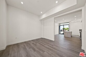 1202 N Orange Grove Ave in West Hollywood, CA - Building Photo - Building Photo