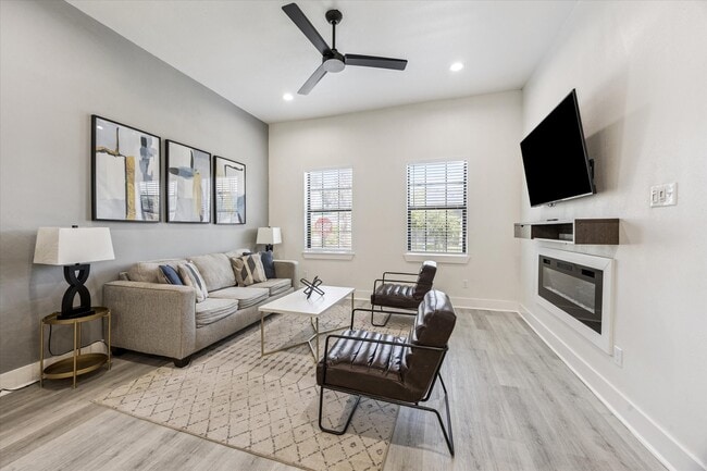 property at 2302 Sumpter St