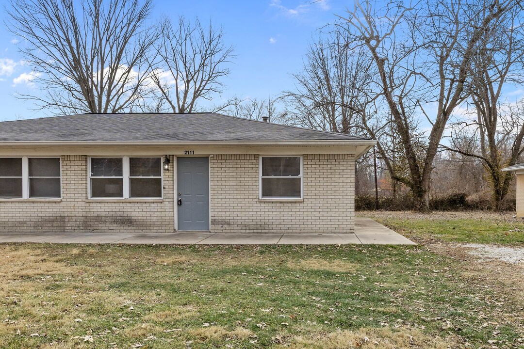 2219-2221 Fairfax Rd in Indianapolis, IN - Building Photo