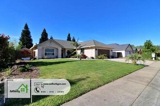 2631 Queens Way in Redding, CA - Building Photo - Building Photo