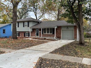 9429 Craig Dr in Overland Park, KS - Building Photo - Building Photo
