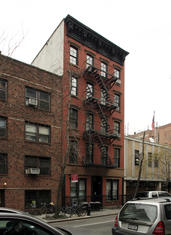 237 W 10th St in New York, NY - Foto de edificio - Building Photo