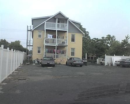 131 Vanderbilt Ave in West Hartford, CT - Foto de edificio - Building Photo