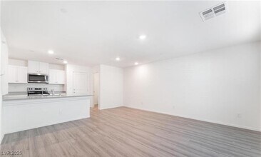 6956 Honor Hl St in Las Vegas, NV - Building Photo - Building Photo