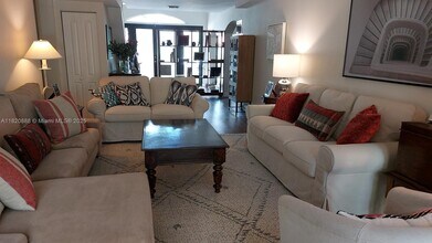 832 Wallace St in Coral Gables, FL - Building Photo - Building Photo