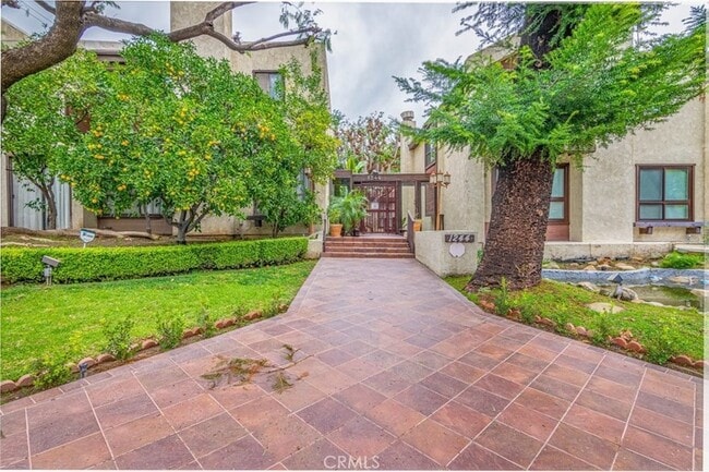 1244 Valley View Rd, Unit 129 in Glendale, CA - Building Photo - Building Photo