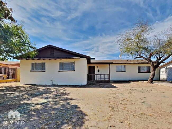 property at 2908 N 40th Dr