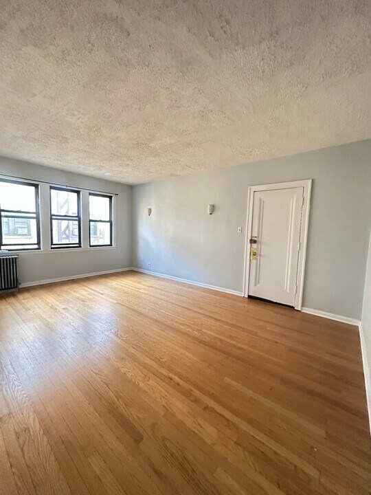 5657 N Spaulding Ave in Chicago, IL - Building Photo