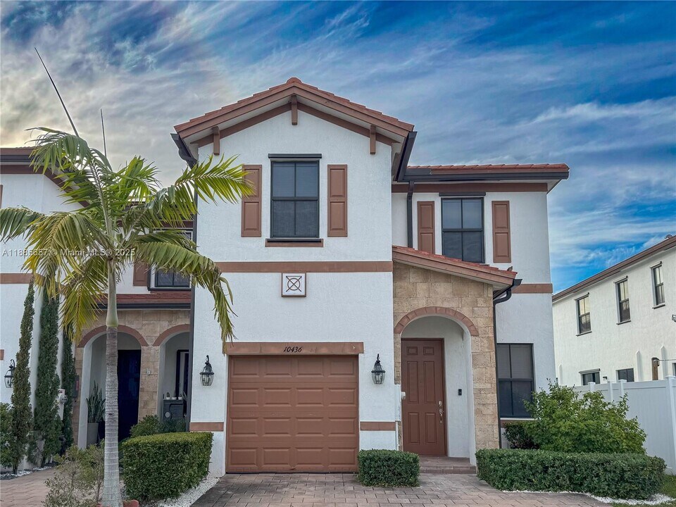 10436 W 34th Ct in Hialeah, FL - Building Photo