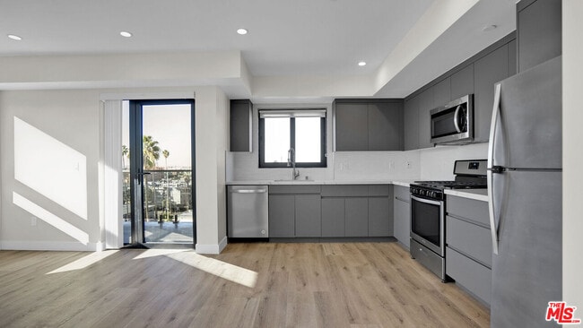 property at 846 S Mariposa Ave