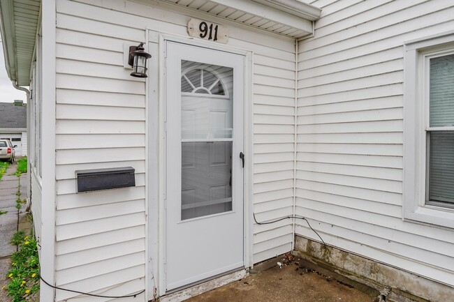 911 W Madison St in Sandusky, OH - Building Photo - Building Photo