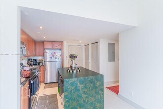 111 E Flagler St in Miami, FL - Building Photo - Building Photo