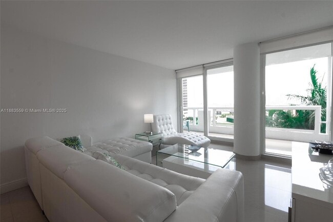 1717 N Bayshore Dr, Unit A-1253 in Miami, FL - Foto de edificio - Building Photo