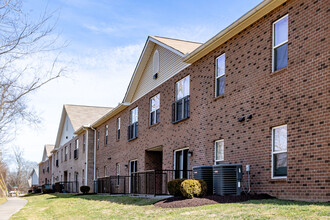 Sumner Gardens Apartments in Gallatin, TN - Building Photo - Building Photo