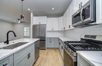 835 S Victory Dr in Houston, TX - Building Photo - Building Photo