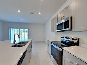 215 Riverfront Wy in Edgewater, FL - Building Photo - Building Photo