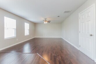 924 Creek Oak Dr in Murfreesboro, TN - Foto de edificio - Building Photo