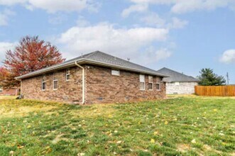 708 W Bryant St in Nixa, MO - Building Photo - Building Photo
