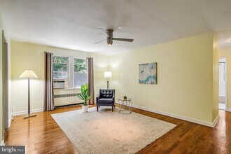 4004 Beecher St NW in Washington, DC - Foto de edificio - Building Photo