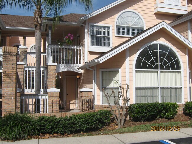 2454 Sweetwater Club Cir, Unit 31 in Kissimmee, FL - Foto de edificio - Building Photo