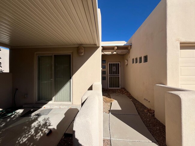 2615 Aloysia Ln NW in Albuquerque, NM - Building Photo - Building Photo