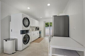 1319 SW 30th St, Unit A in Fort Lauderdale, FL - Foto de edificio - Building Photo