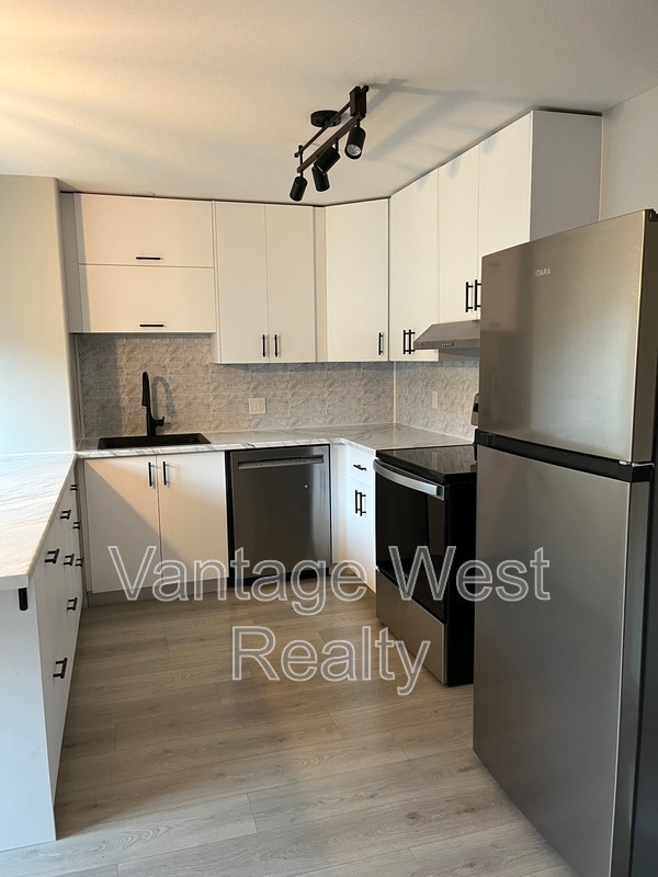 property at 3244-3244 Deer Ridge Ct