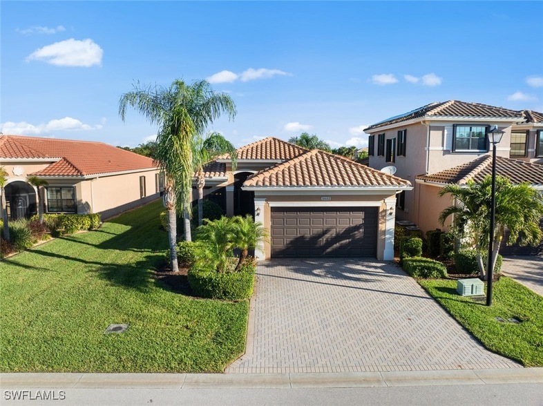 11652 Meadowrun Cir, Unit 1021 in Ft. Myers, FL - Building Photo