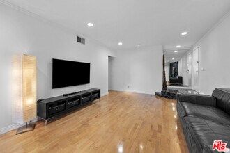 1515 S Beverly Dr in Los Angeles, CA - Foto de edificio - Building Photo