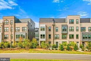 12768 Sunrise Valley Dr in Reston, VA - Building Photo