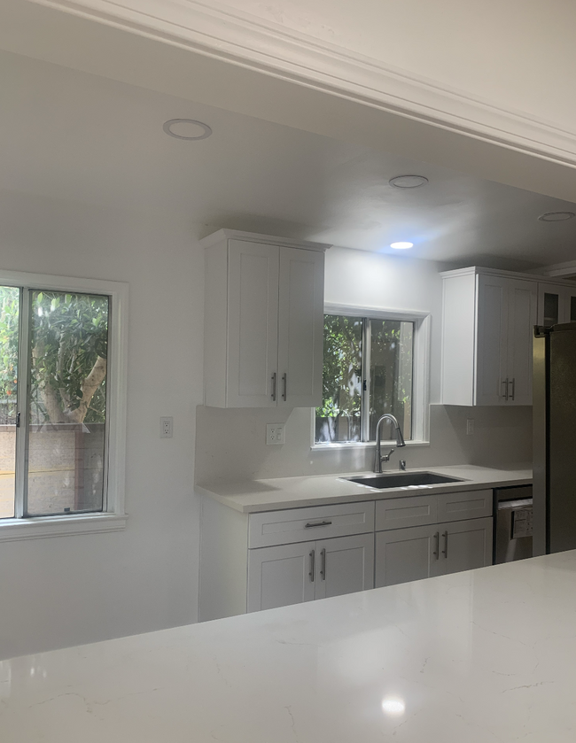 8732 Dorrington Ave in West Hollywood, CA - Building Photo - Building Photo