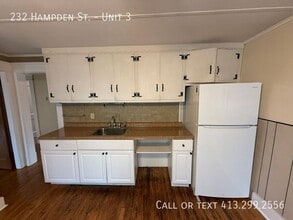 232 Hampden St in Chicopee, MA - Building Photo - Building Photo
