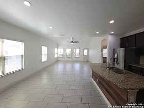 1319 Wooden Fox in San Antonio, TX - Foto de edificio - Building Photo