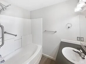 11708 W Trinity Ave in Nampa, ID - Foto de edificio - Building Photo