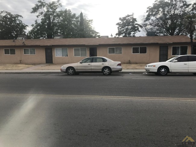 1330 Kentucky St in Bakersfield, CA - Building Photo - Building Photo