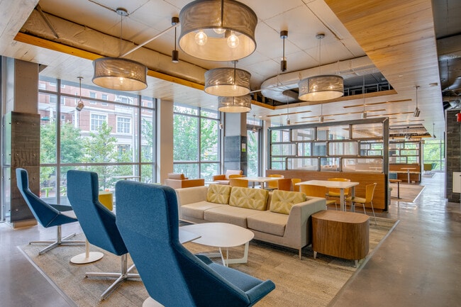 Nine East 33rd in Baltimore, MD - Foto de edificio - Interior Photo