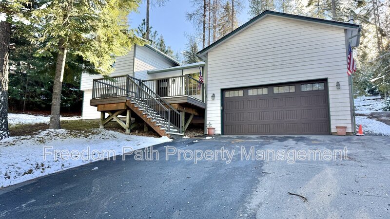 4718 E Upper Hayden Lake Rd in Hayden, ID - Building Photo