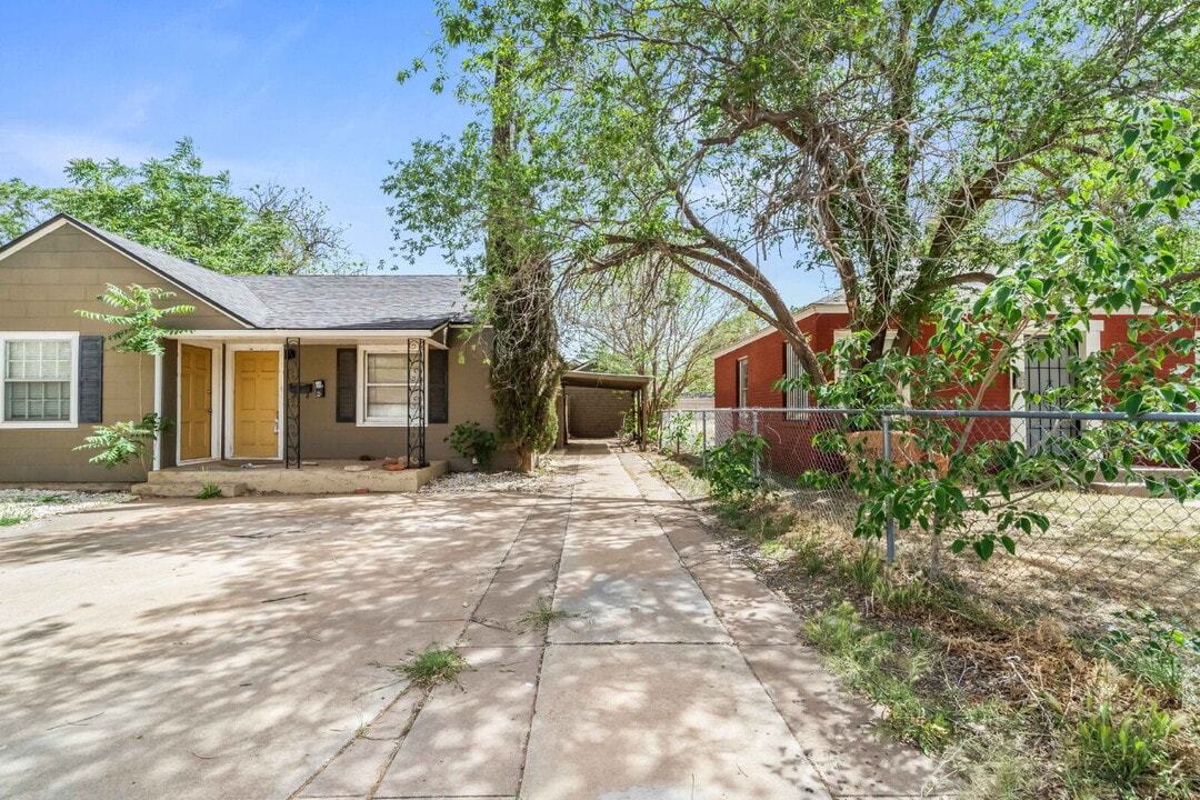 2213 27th St in Lubbock, TX - Building Photo