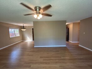 310 Hedstrom Rd in Turlock, CA - Building Photo - Building Photo