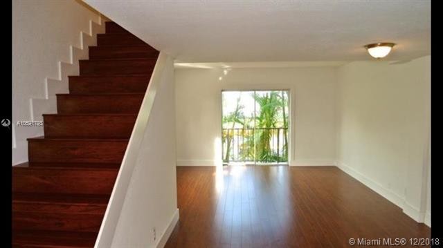 6707 N Kendall Dr-Unit -120 in Miami, FL - Foto de edificio