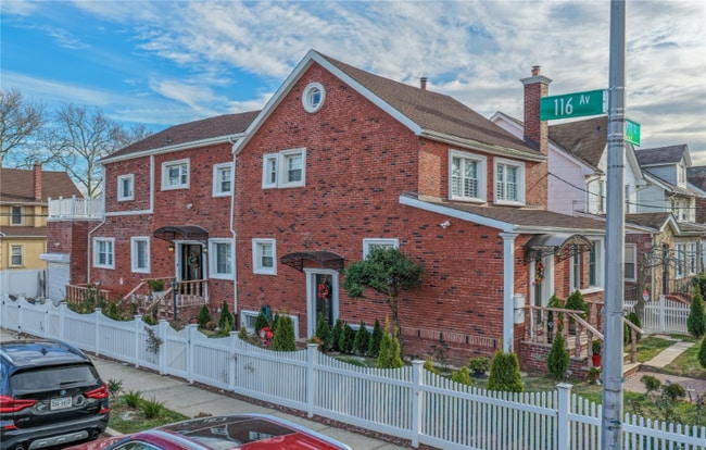 property at 116-01-116221 221st St