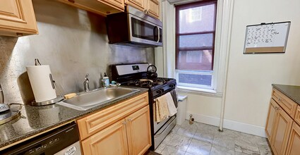 132 Myrtle St, Unit 2 in Boston, MA - Building Photo - Building Photo