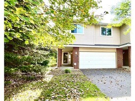7414 Bolton Way in Inver Grove Heights, MN - Building Photo