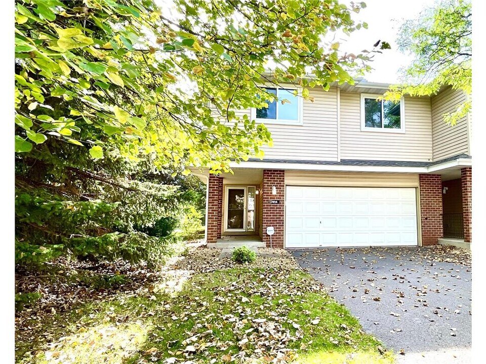 7414 Bolton Way in Inver Grove Heights, MN - Building Photo