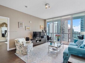 1111 SW 1st Ave in Miami, FL - Building Photo