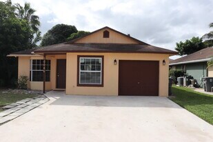10066 Boynton Pl Cir in Boynton Beach, FL - Building Photo