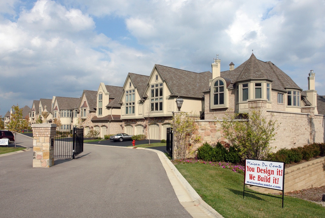 Maison du Comte in Palatine, IL - Foto de edificio