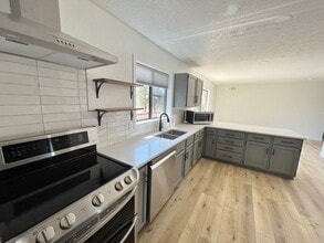 240 Canyon Diablo Rd in Sedona, AZ - Building Photo - Building Photo